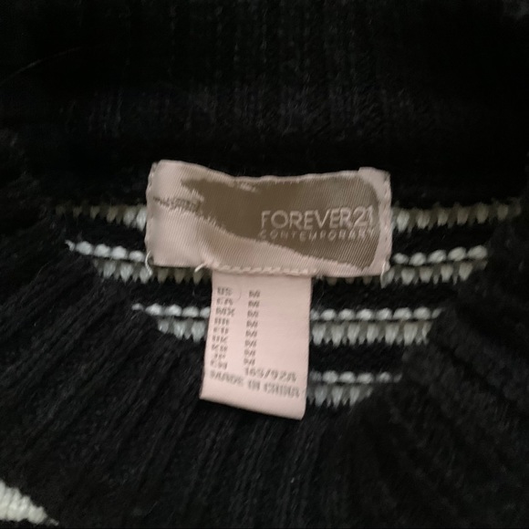 Forever21 contemporary striped sweater - Picture 2 of 4